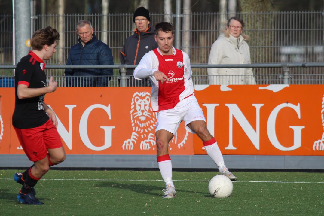 Gido Drewes pendelt tussen het eerste en tweede van Foreholte