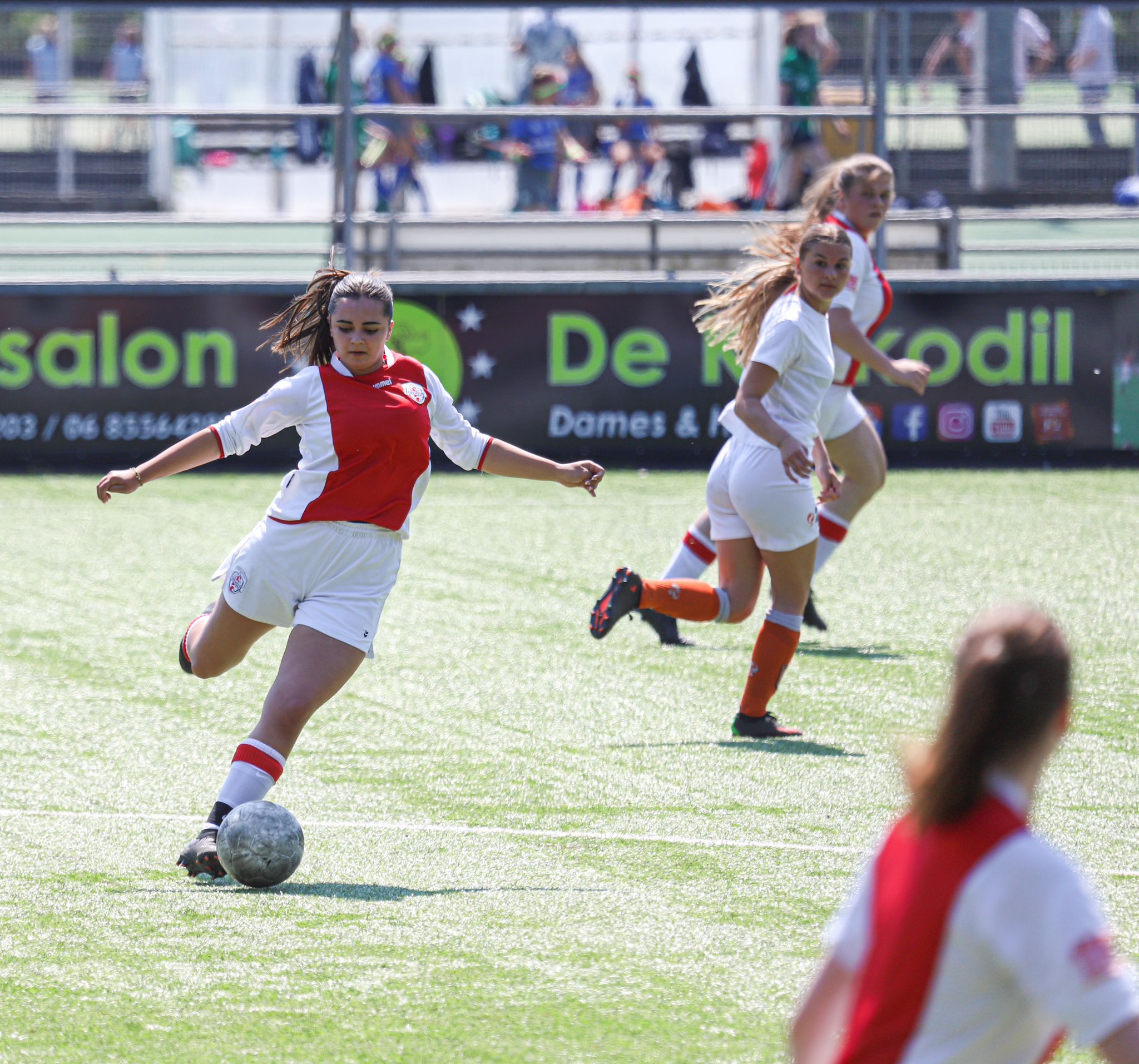 Meidenvoetbal centraal tijdens Caroline Dangerman Final League Toernooi