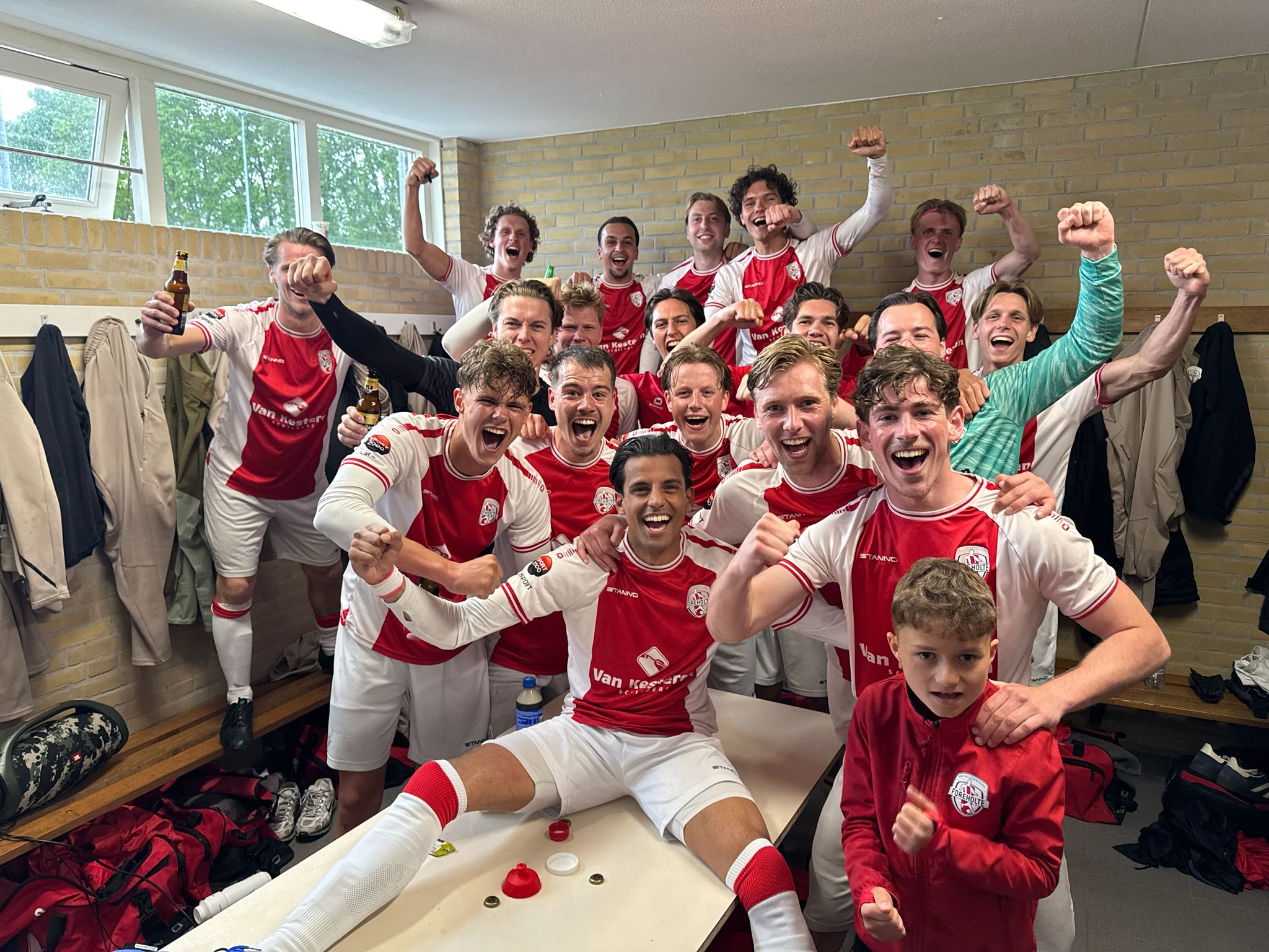 Foreholte wint knap van titelkandidaat CSW maar is nog steeds niet veilig