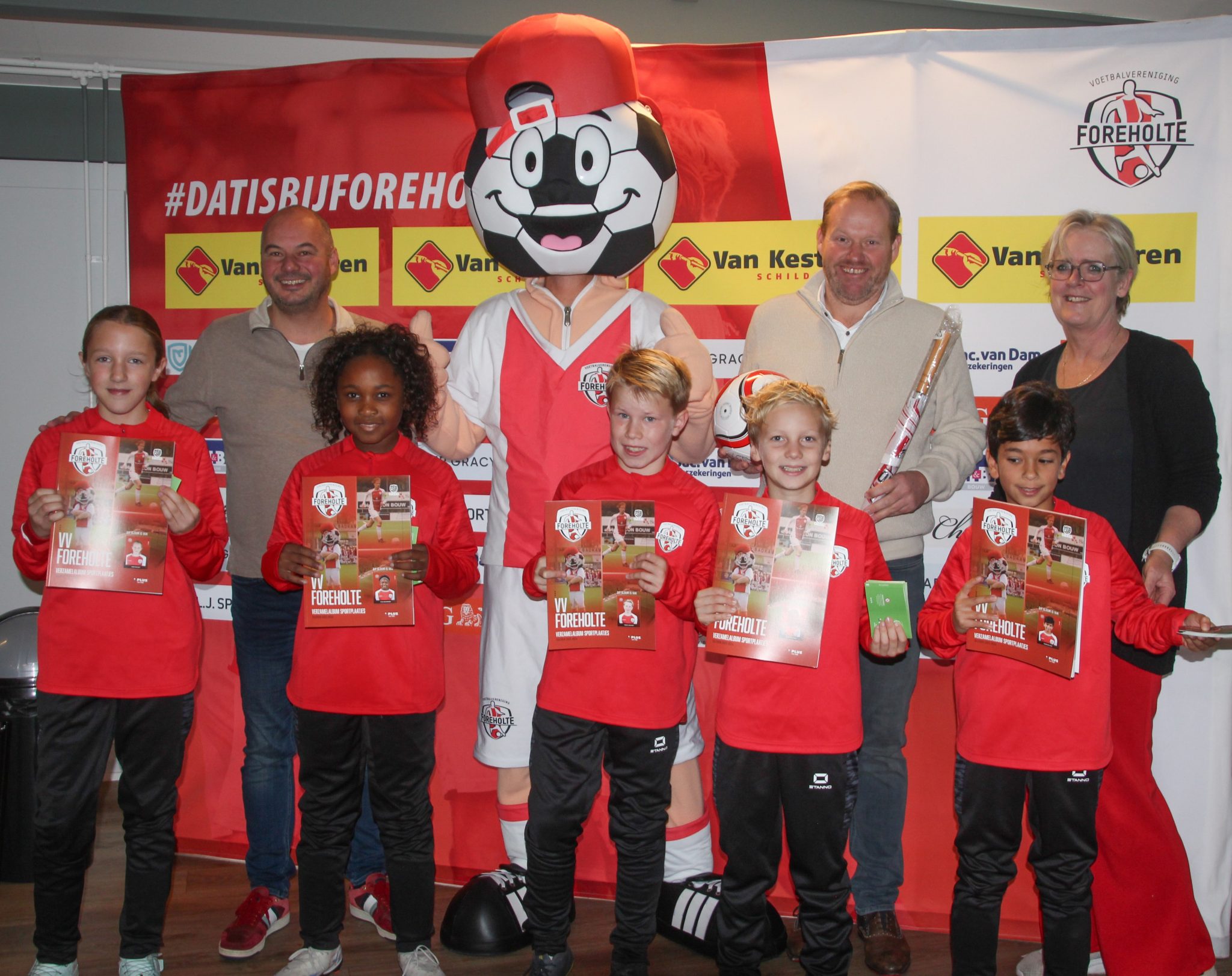 Het verzamelboek is er!