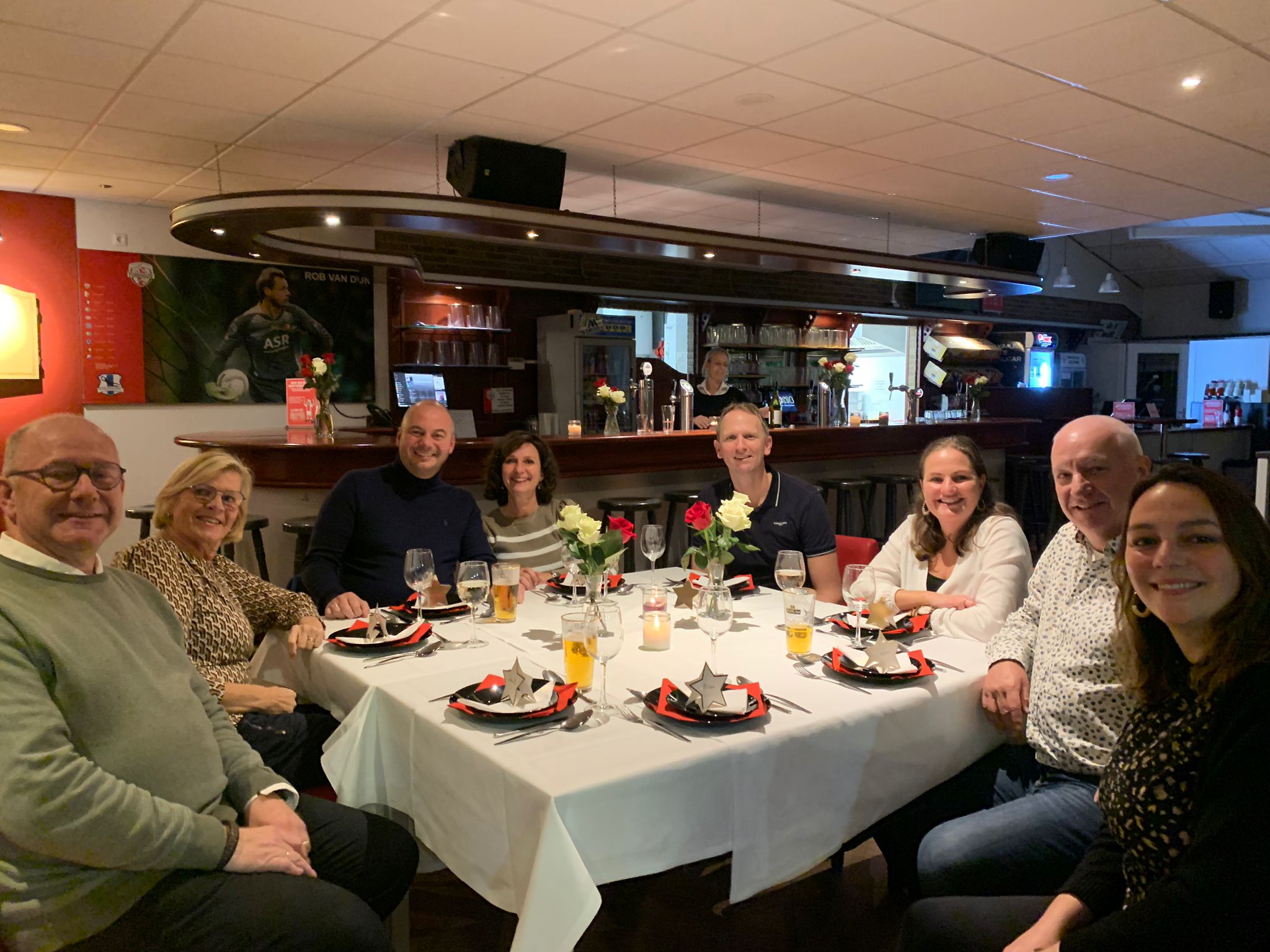 Leden van Verdiensten stralen tijdens jaarlijkse bestuursdiner